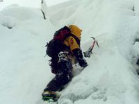 zimą zamarznięte kaskady wody stanowią nie lada wyzwanie dla miłośników zimowej wspinaczki.
